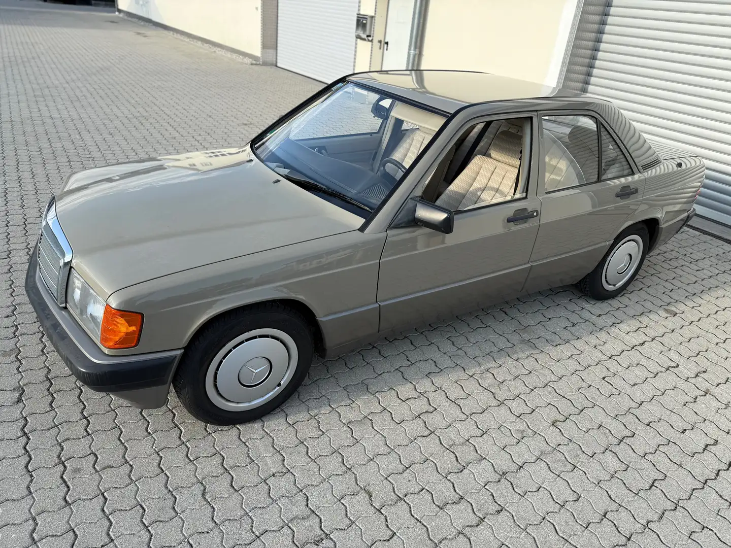 Mercedes-Benz 190 190 E Beige - 2