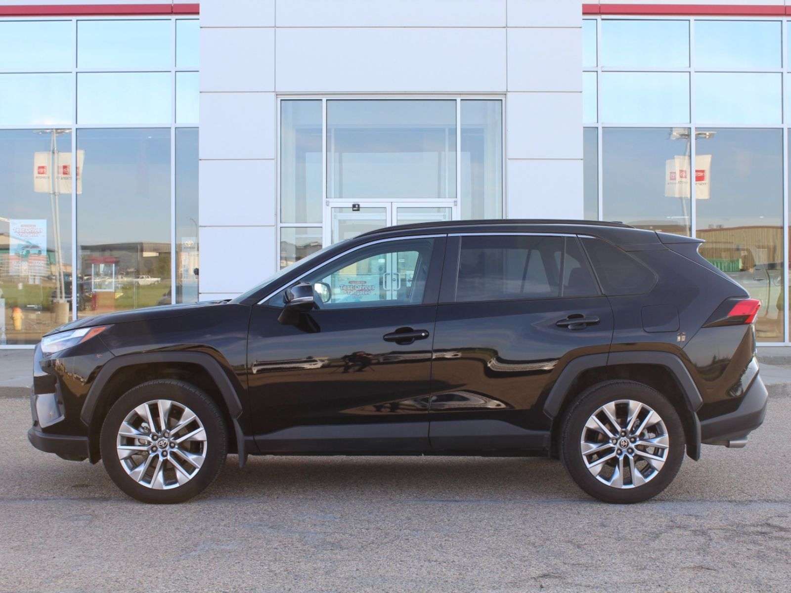 2025 Toyota RAV4 Rav4 XLE Premium AWD Gas — снимка 1