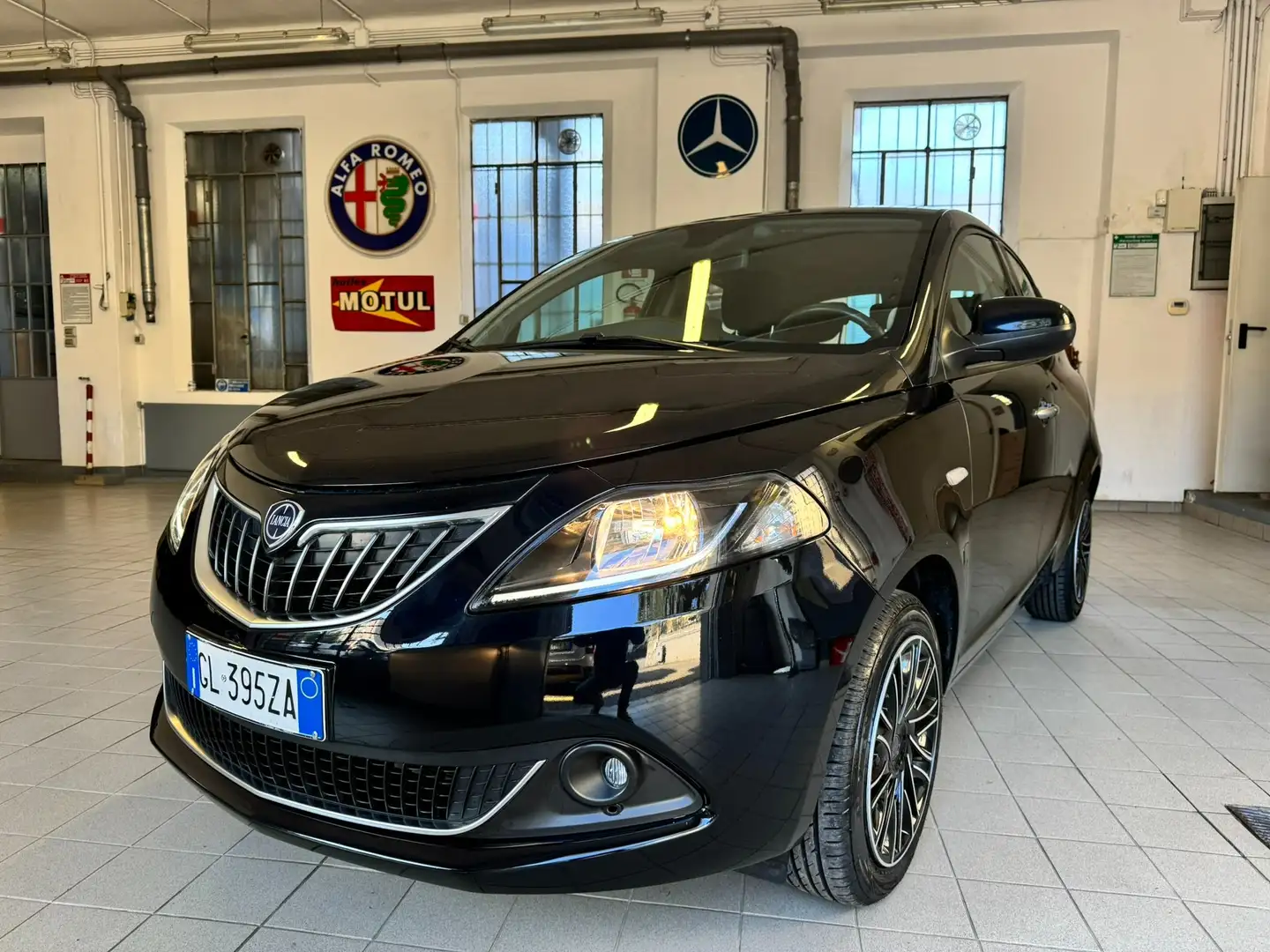 Lancia Ypsilon YPSILON 1.0 HYBRID GOLD OK NEOPATENTATI Schwarz - 1