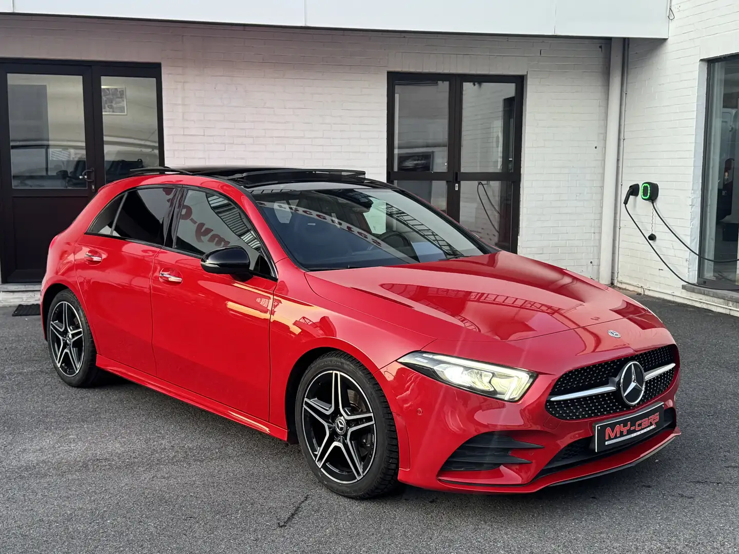 Mercedes-Benz A 180 AMG AUT. PANO GPS CUIR XÉNON FULL OPTION Rouge - 2