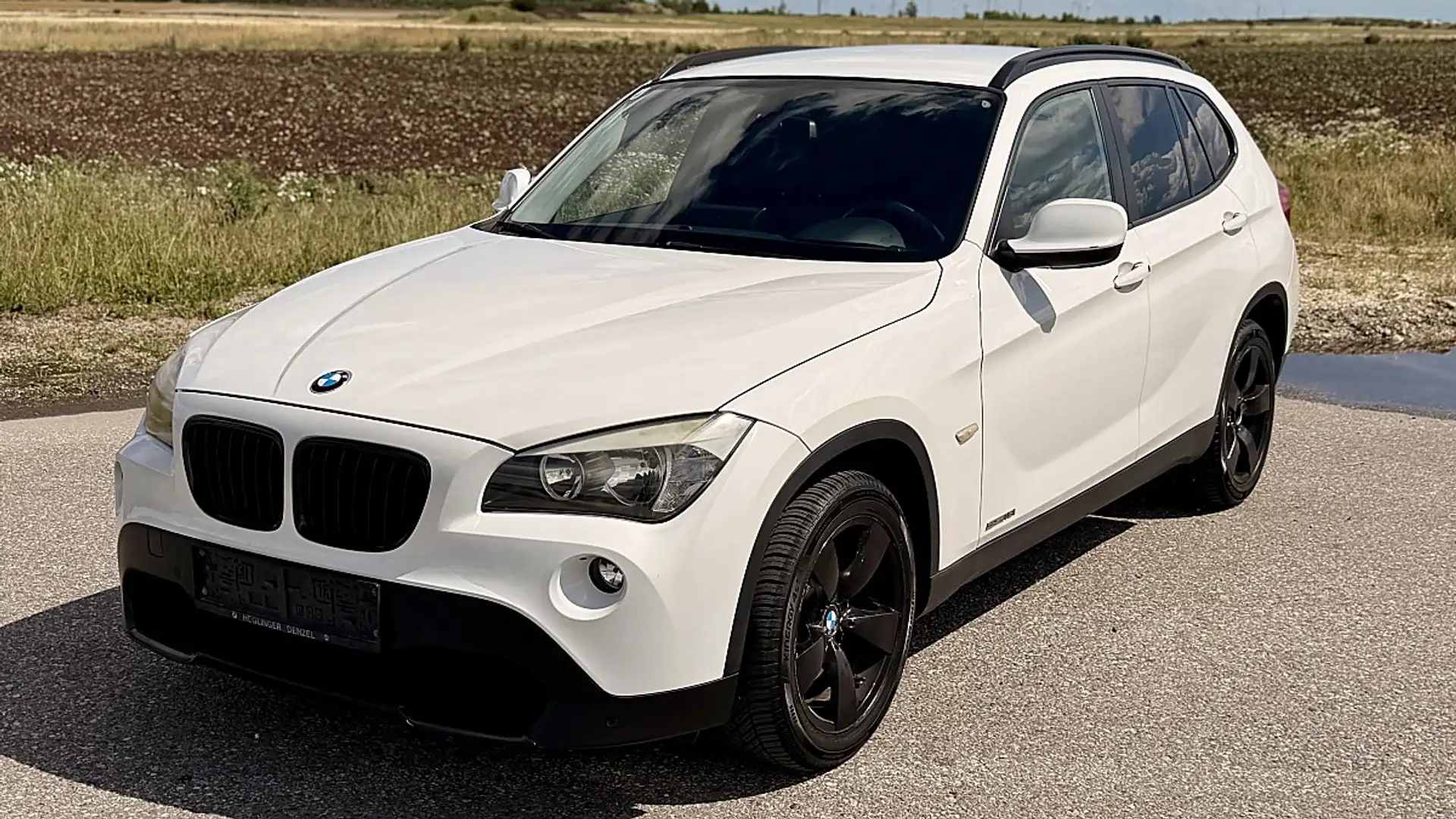 BMW X1 sDrive18i *Navi*Pickerl aktuell* Allwetterreifen* Weiß - 1