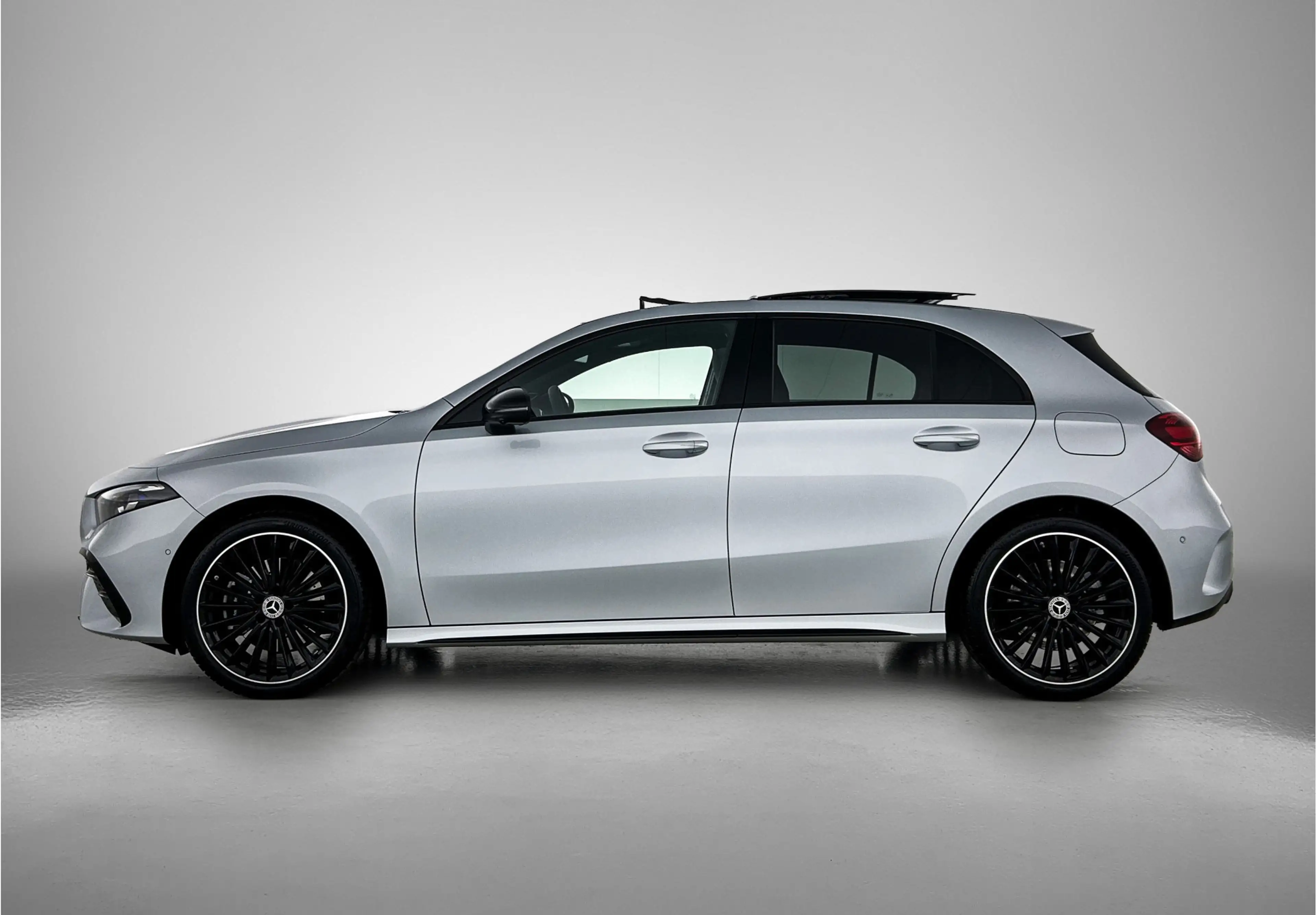 Mercedes-Benz A 250 e 140 Year Edition | Premium Plus | Parkeerpakket — photo 3