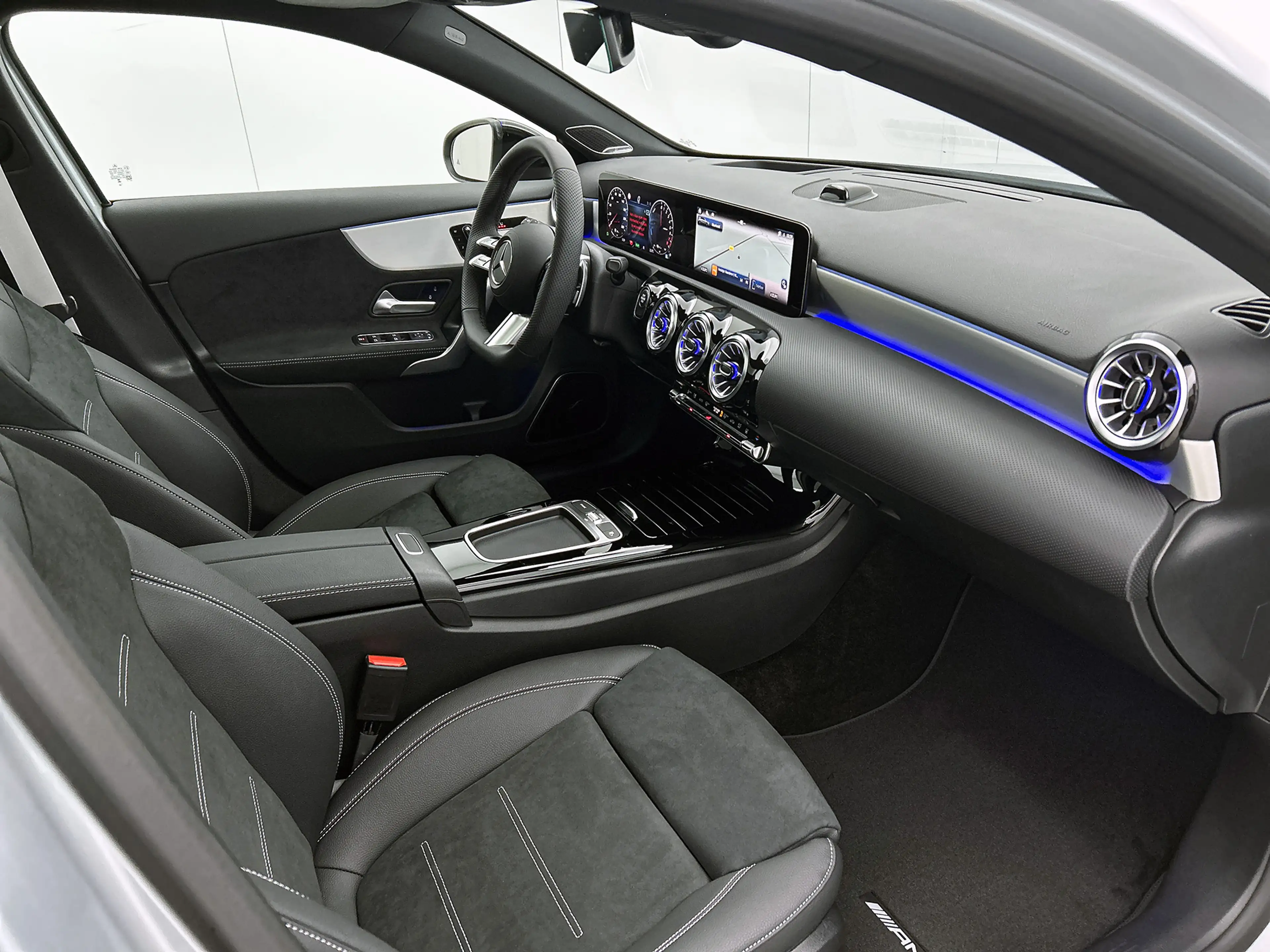 Mercedes-Benz A 250 e 140 Year Edition | Premium Plus | Parkeerpakket — photo 7
