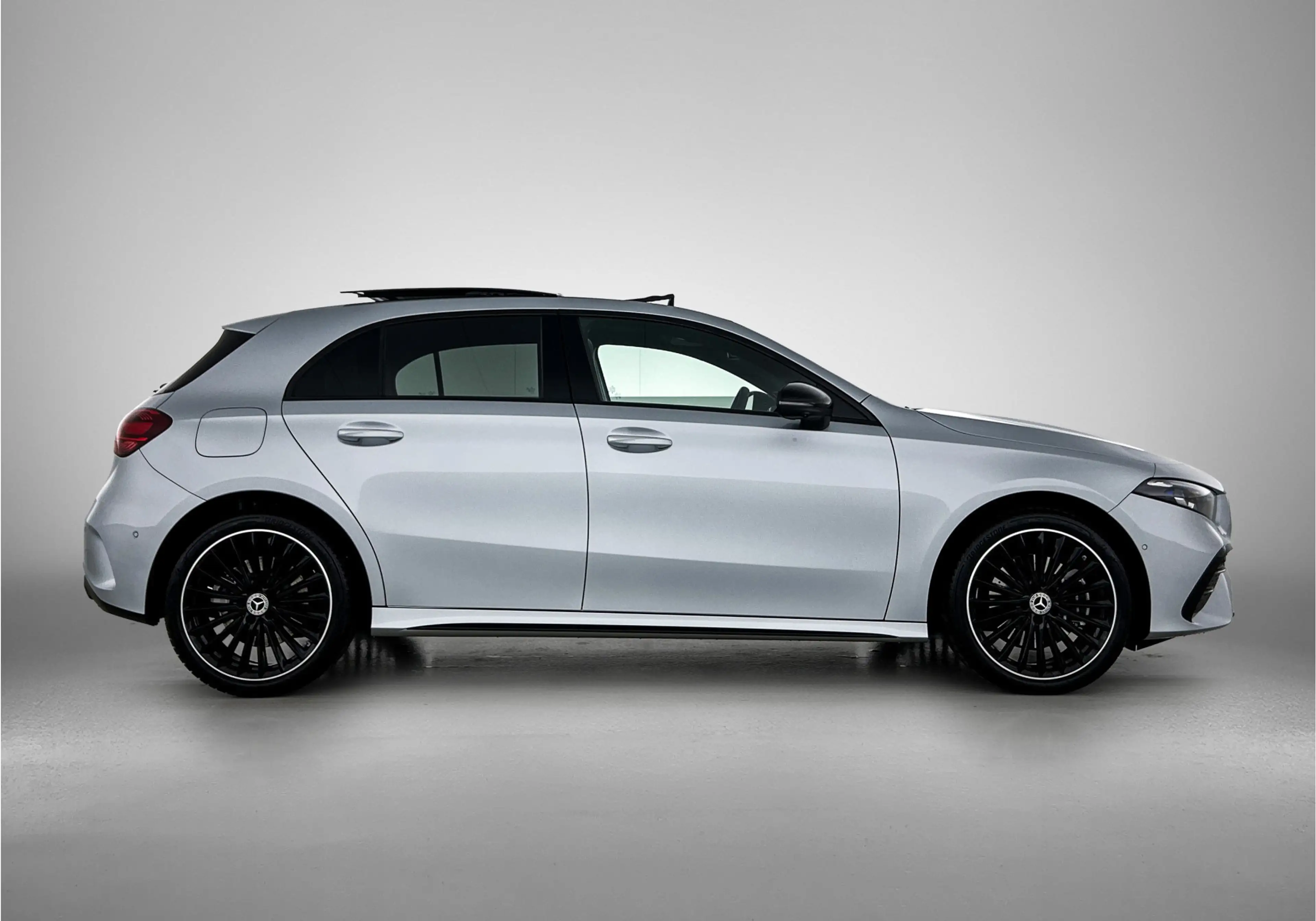 Mercedes-Benz A 250 e 140 Year Edition | Premium Plus | Parkeerpakket — photo 14