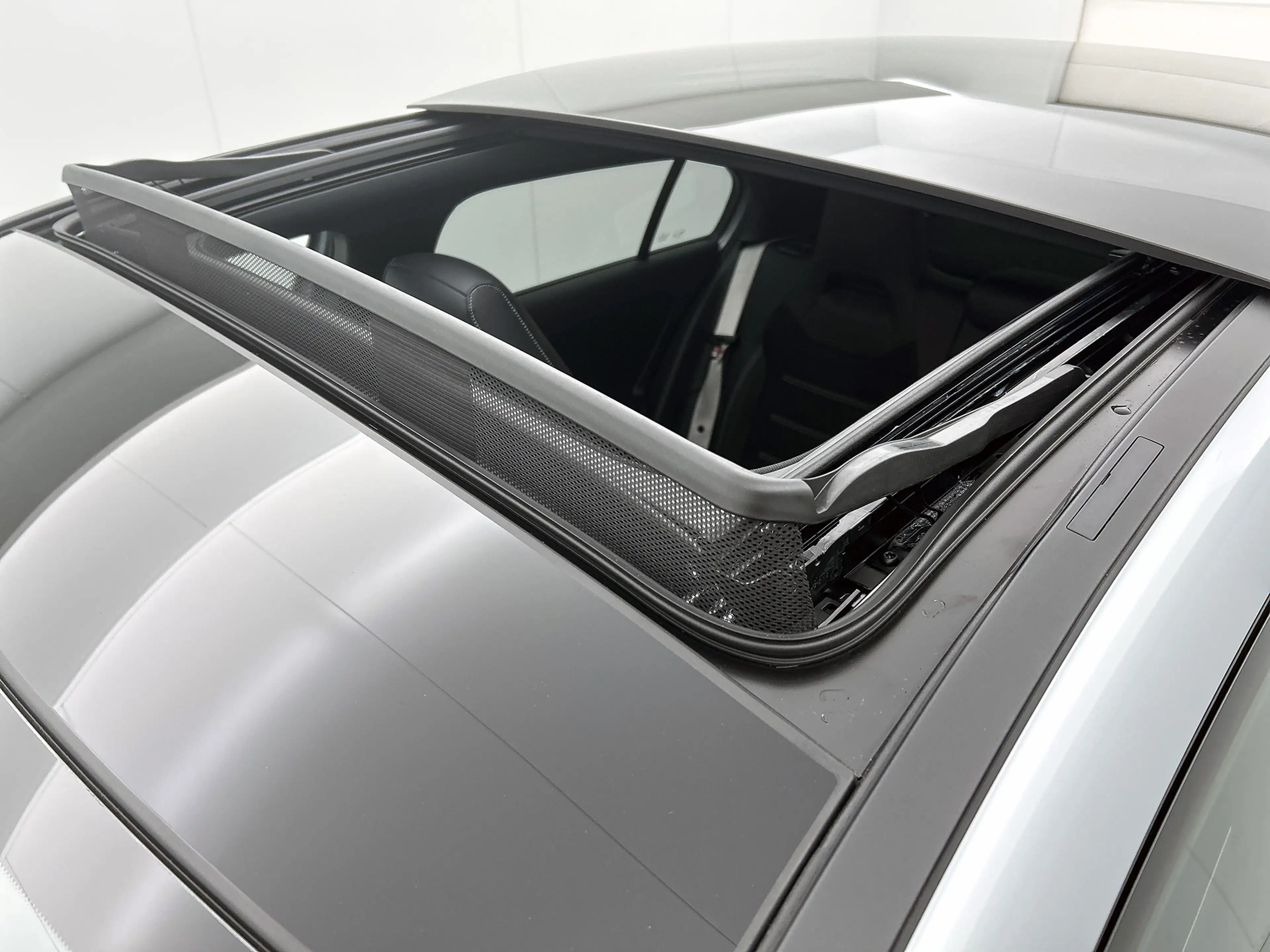Mercedes-Benz A 250 e 140 Year Edition | Premium Plus | Parkeerpakket — photo 13