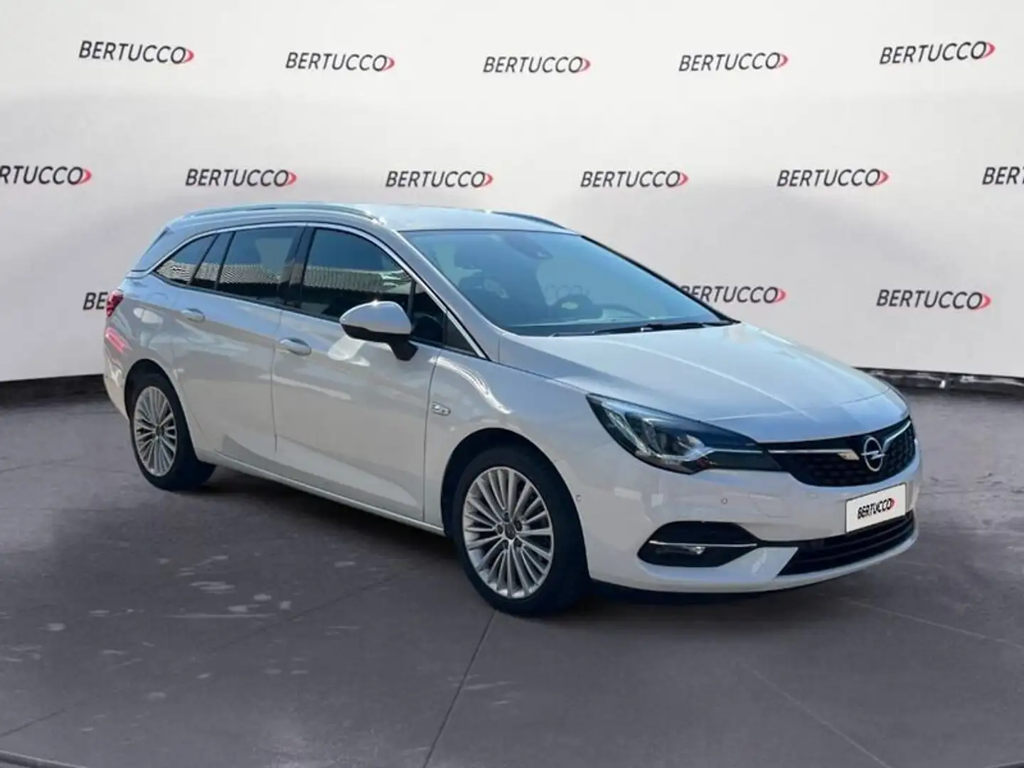 Opel Astra 1.5 CDTI 105 CV S&S Sports Tourer Business Elegan Wit - 1