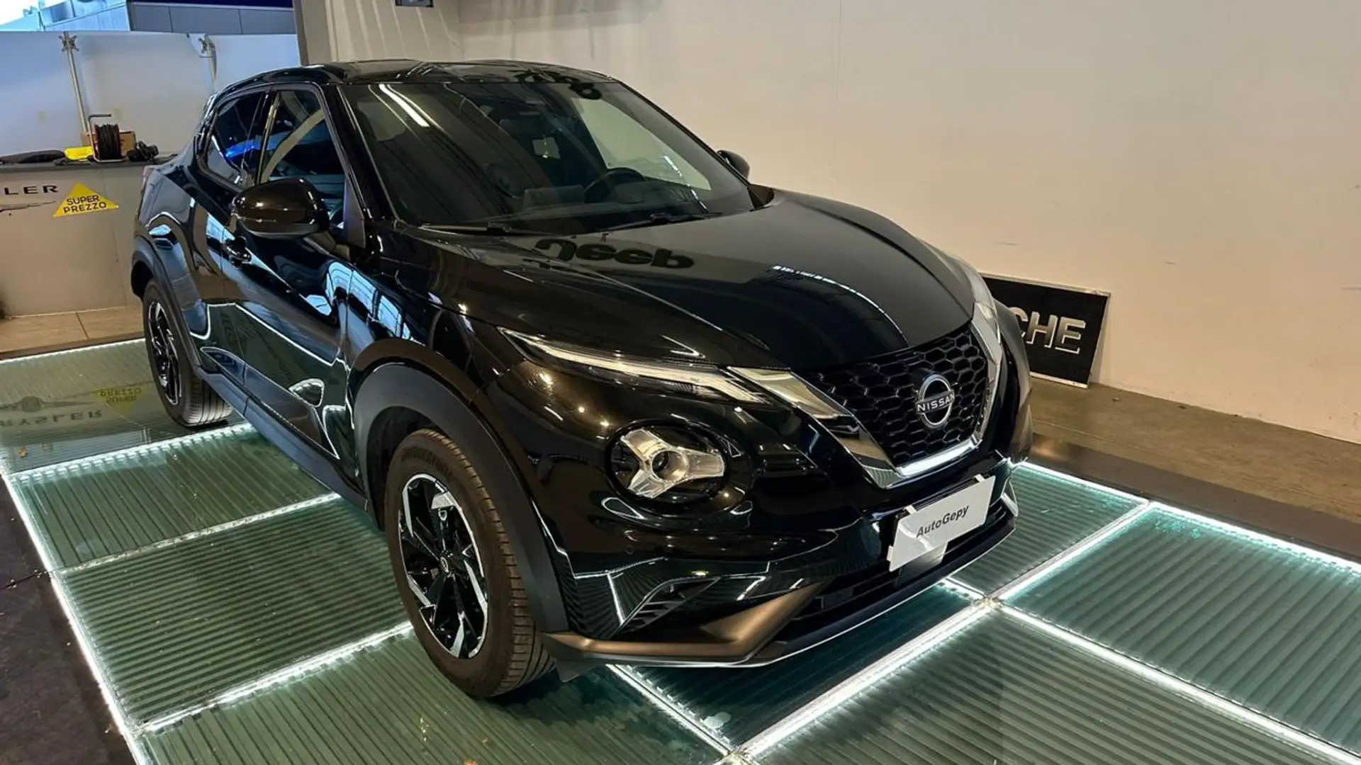 Nissan Juke 1.0 DIG-T 114 CV N-Connecta Nero - 1