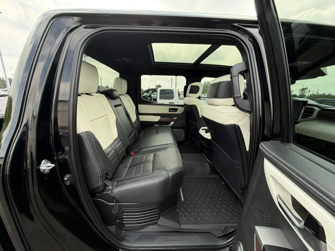Toyota Tundra снимка Toyota Tundra