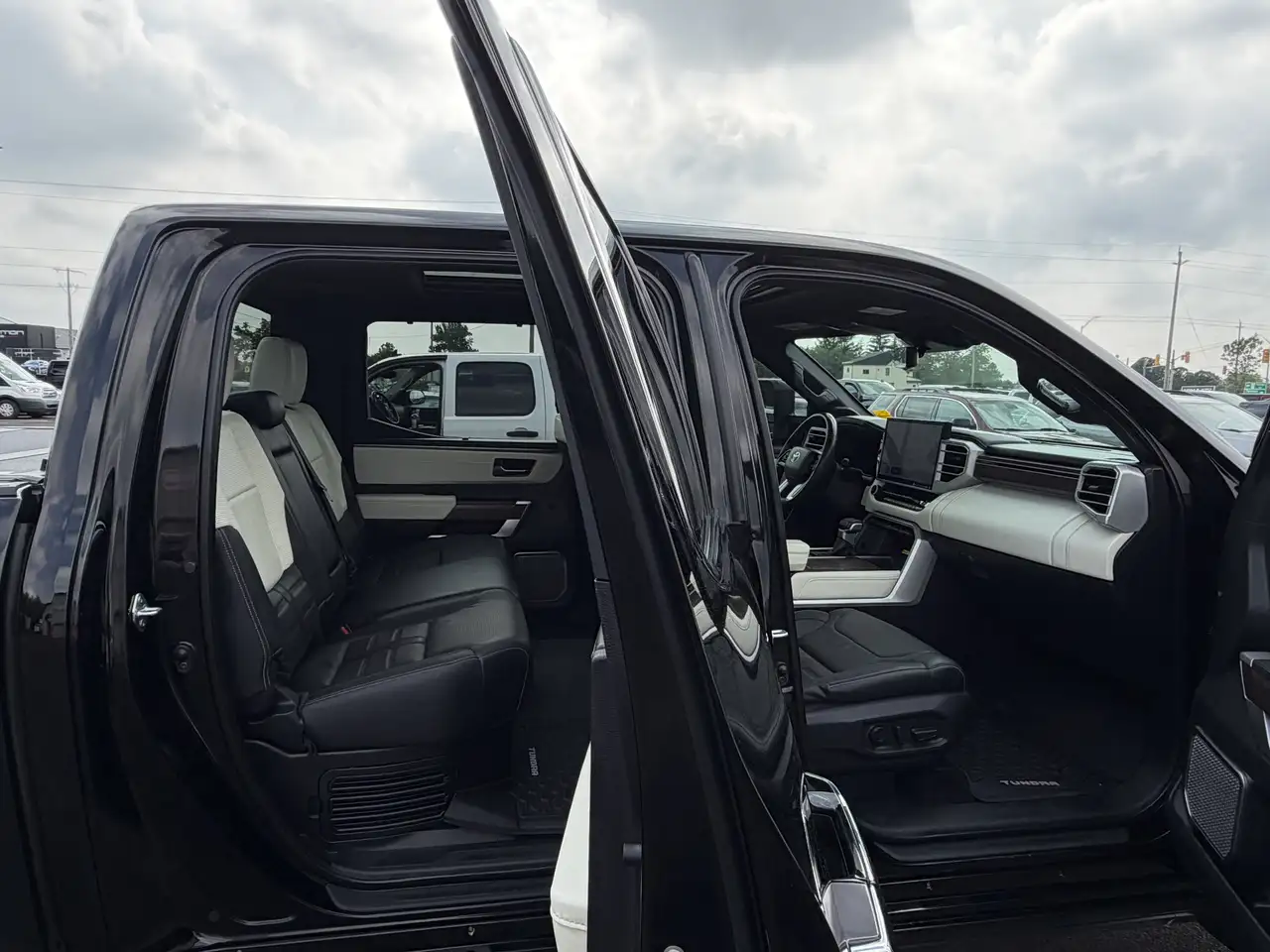 Toyota Tundra снимка Toyota Tundra