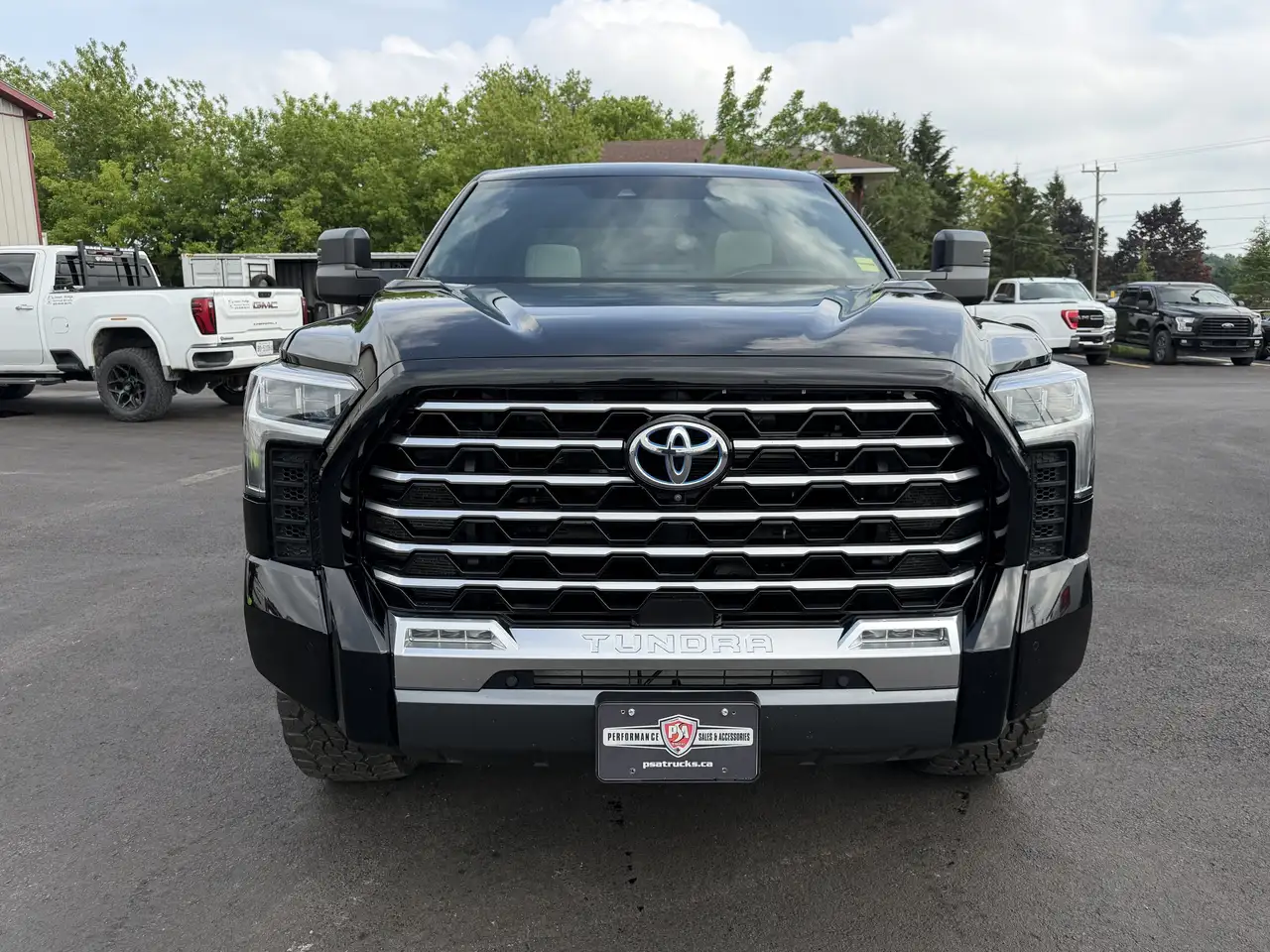 Toyota Tundra снимка Toyota Tundra