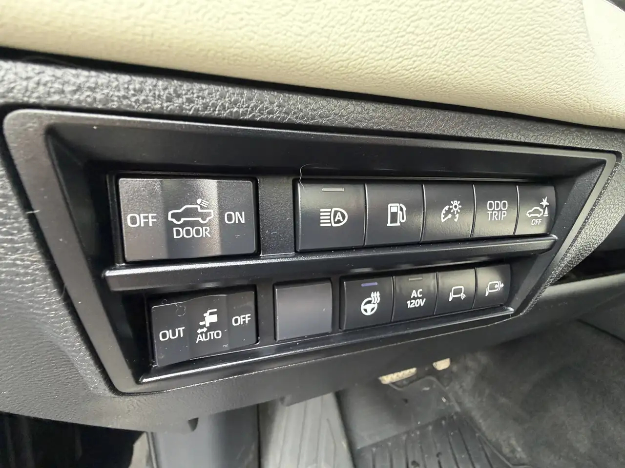 Toyota Tundra снимка Toyota Tundra