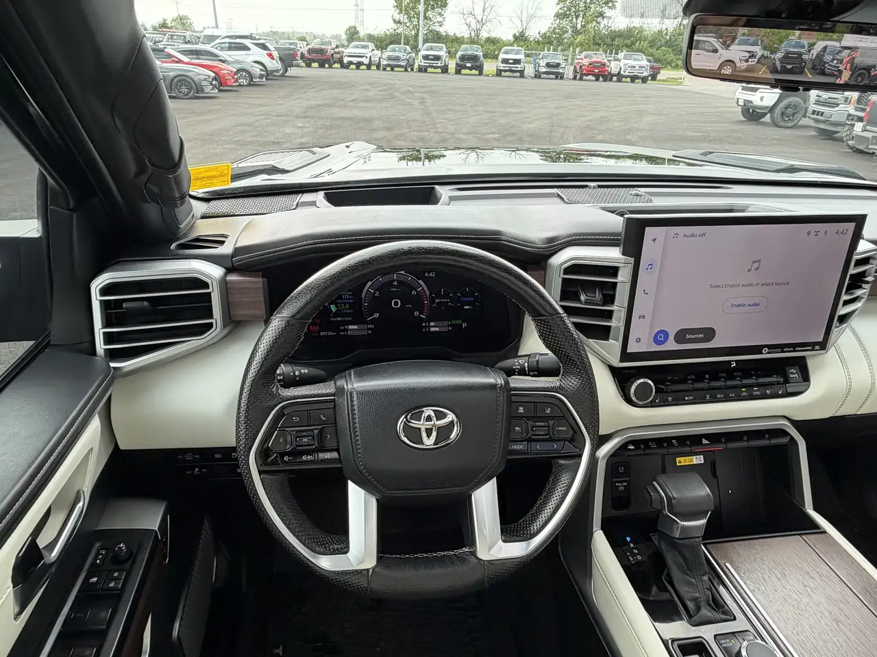 Toyota Tundra снимка Toyota Tundra
