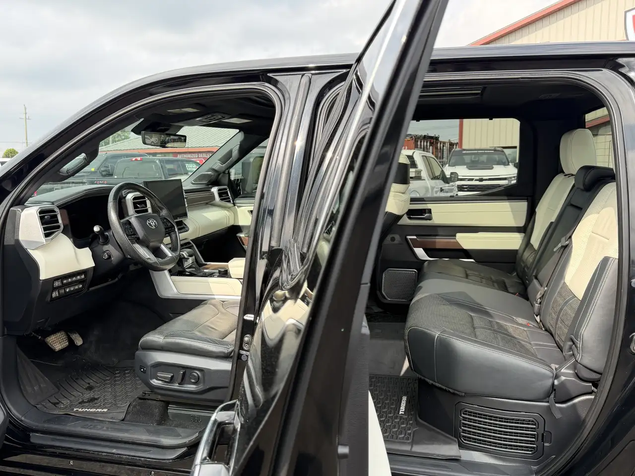 Toyota Tundra снимка Toyota Tundra