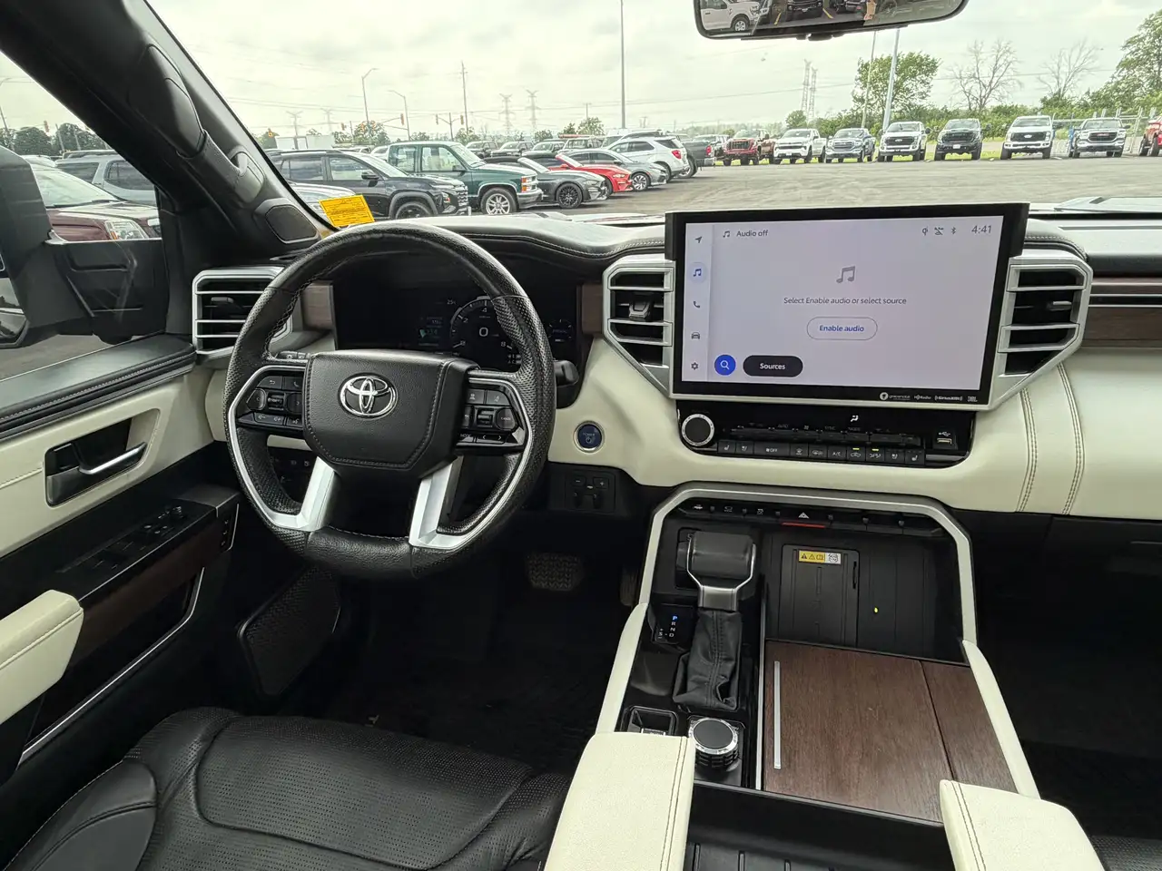 Toyota Tundra снимка Toyota Tundra