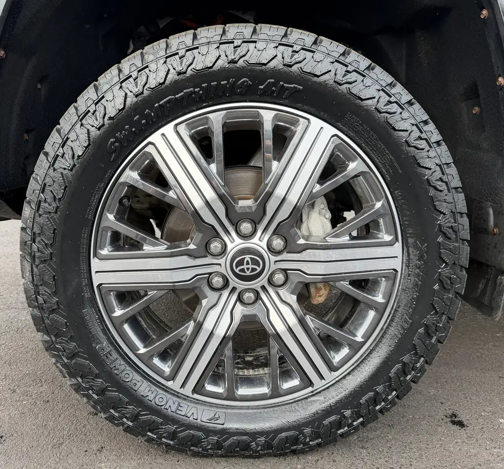 Toyota Tundra снимка Toyota Tundra