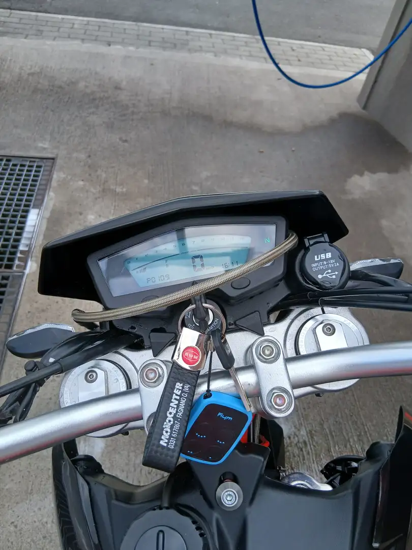 SWM RS 125 R Motard Fekete - 1