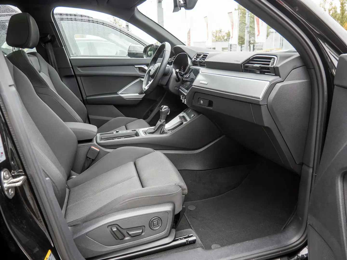 Audi Q3 35 TDI advanced SHZ NAVI AHK ACC LED PANO Schwarz - 2