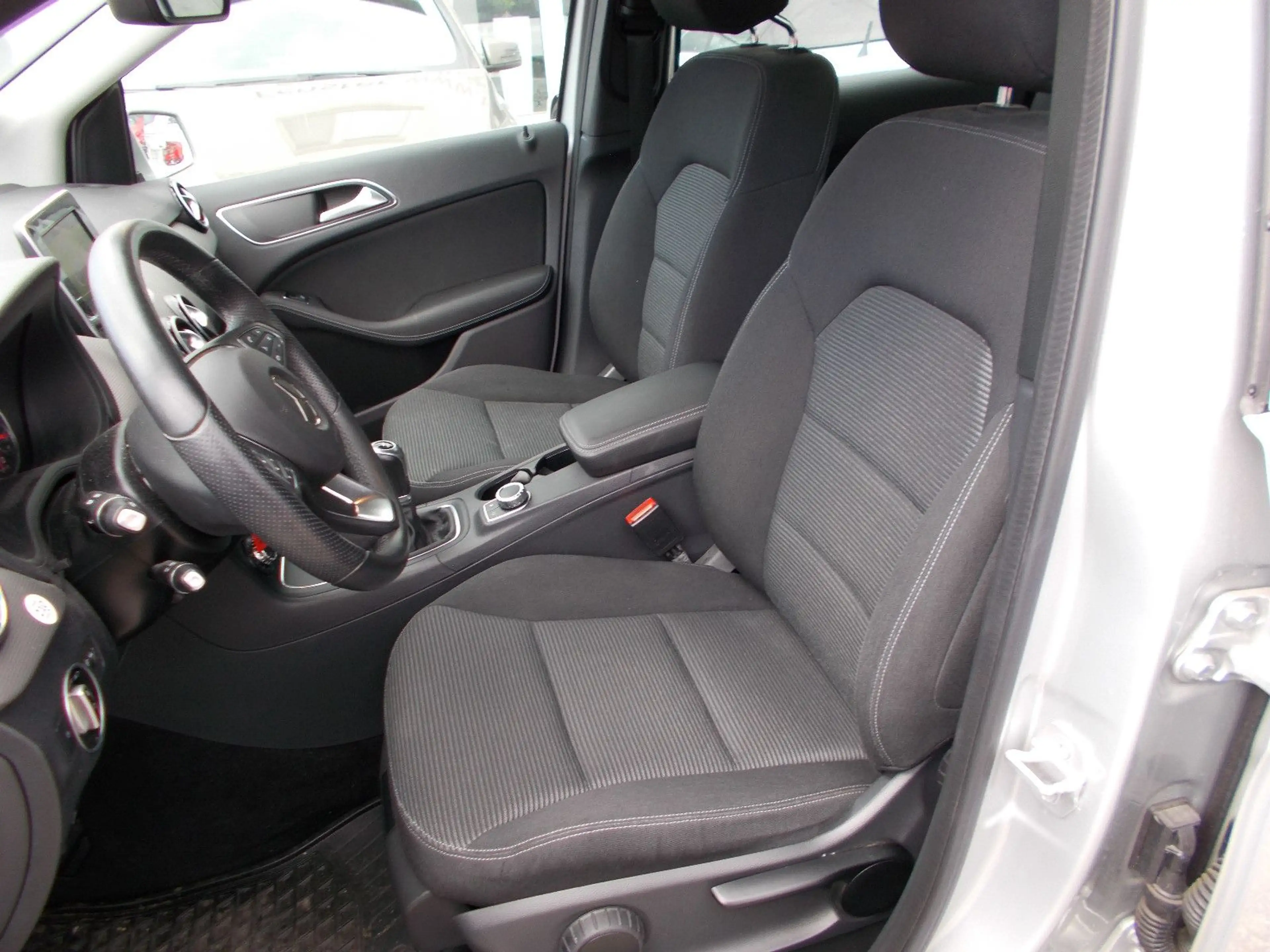 Mercedes-Benz B 180 B180,Nur 15000KM,Facelift,1Hand,Rentnerfahrzeug — photo 13
