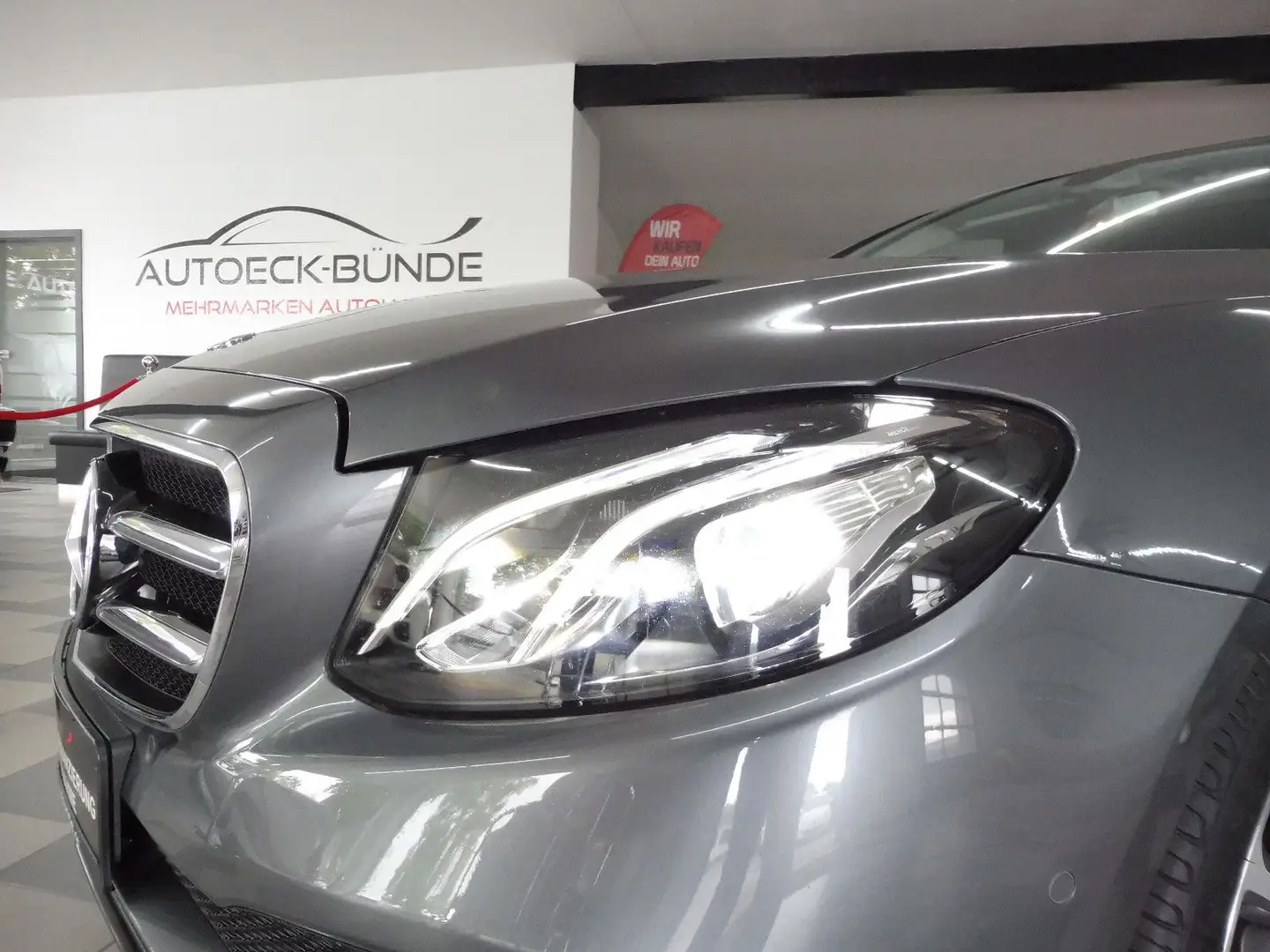 Mercedes-Benz E 200 Avantgarde GSHD/Ambi/Nigh/Widescr./Nav/AHK Gris - 2