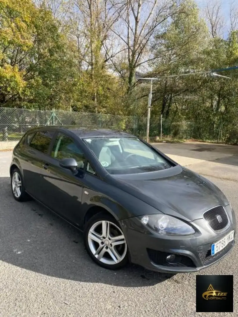 SEAT Leon 1.6 TDI 105 CV 5p. Style Schwarz - 1