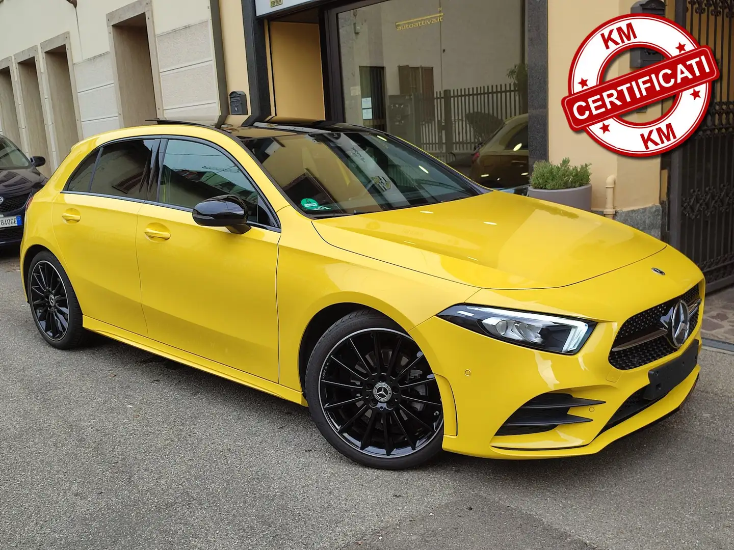 Mercedes-Benz A 200 Premium Amg Night Edition aut Mbux/realtà/tetto Giallo - 1