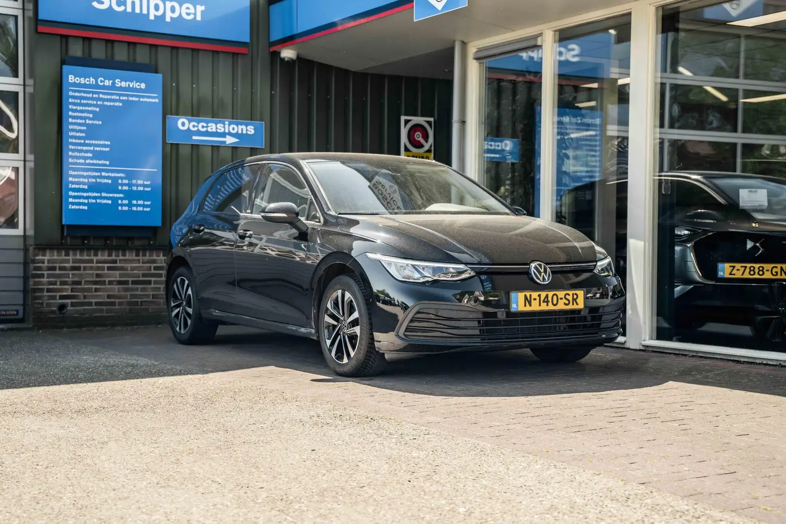 Volkswagen Golf 1.0 TSI Life Zwart - 2