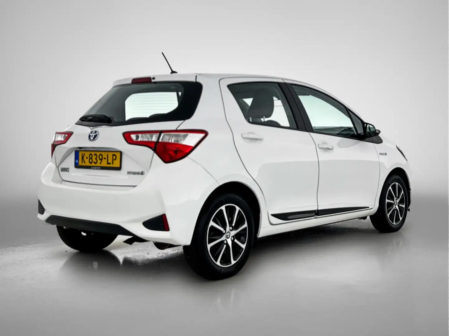 Toyota Yaris 1.5 Hybrid Design Sport Limited Wit - 2