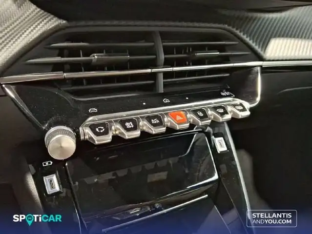 Peugeot 2008 view 17
