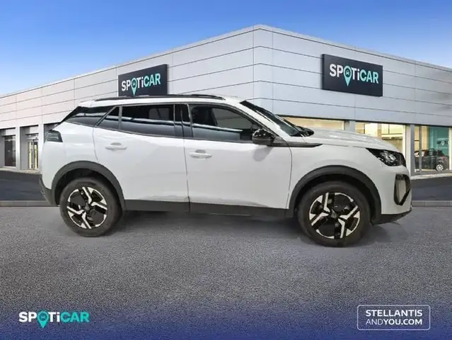 Peugeot 2008 view 4