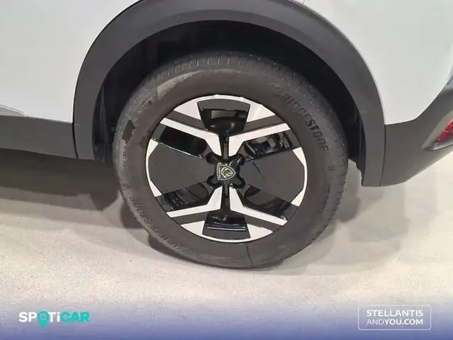 Peugeot 2008 view 11