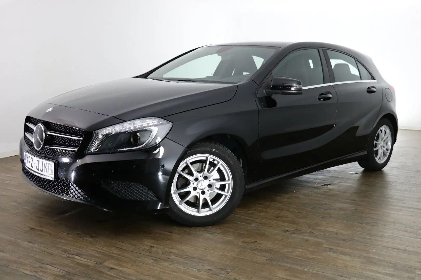 Mercedes-Benz A 200 *Bi-Xenon*HU/AU+Service neu*Sitzhz*AHK Schwarz - 2