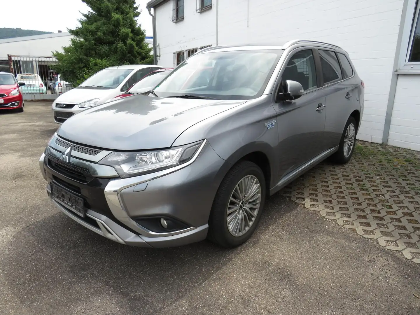 Mitsubishi Outlander PHEV Spirit 4WD Navigationssystem Grau - 1