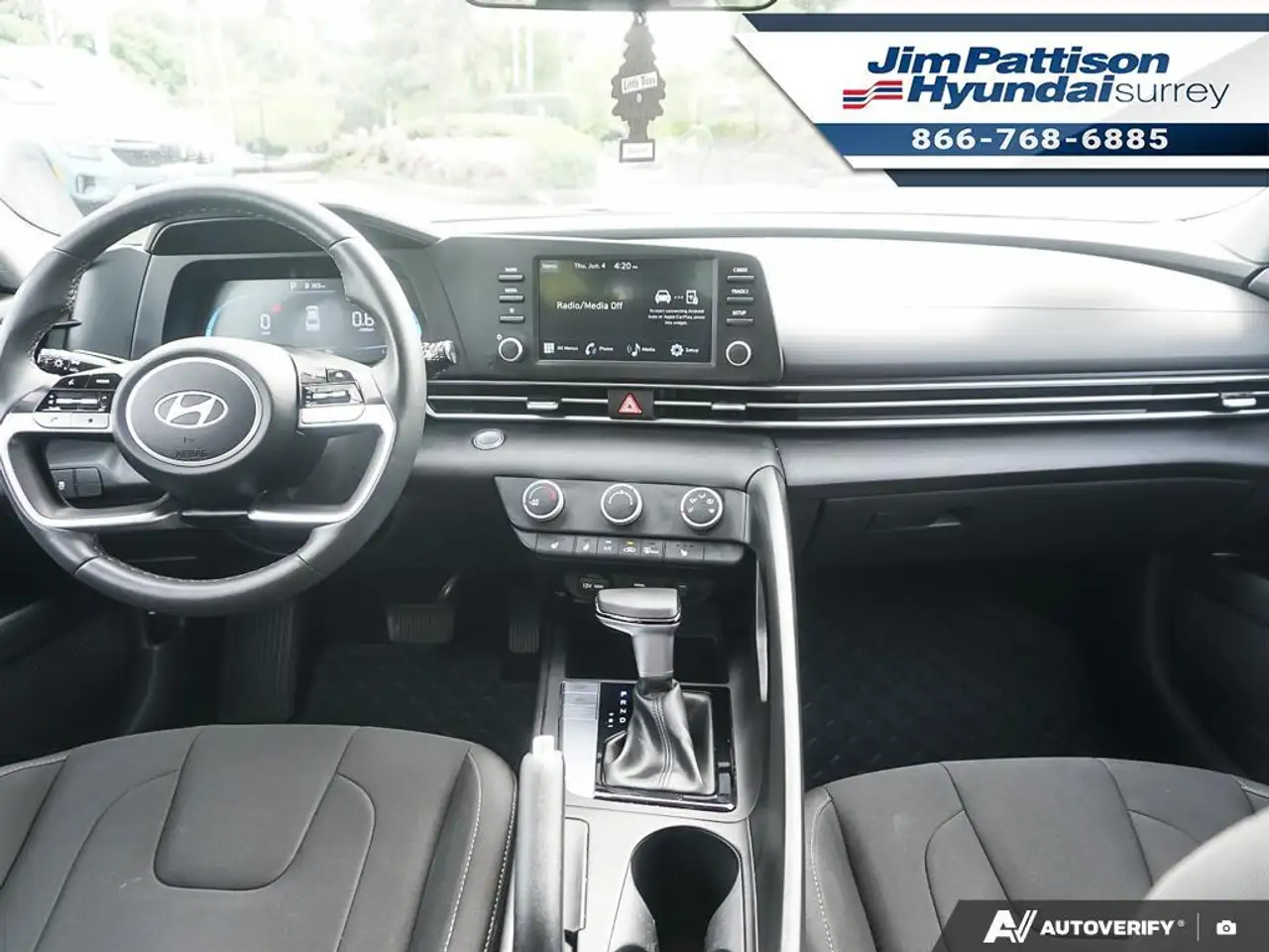 Hyundai ELANTRA photo Hyundai ELANTRA