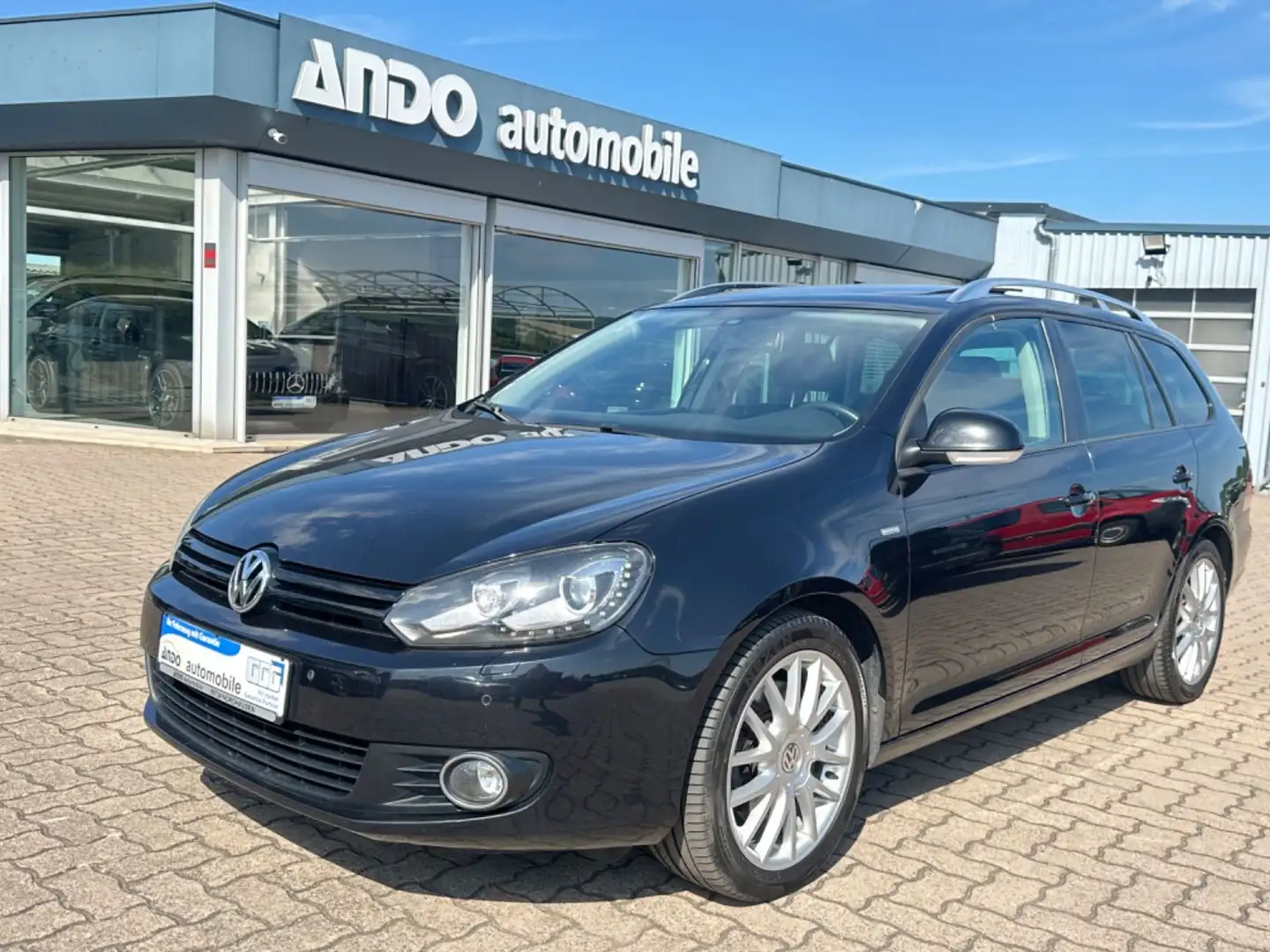 Volkswagen Golf VI 2.0TDI Variant DSG Match Xenon/Pano/Navi Schwarz - 1