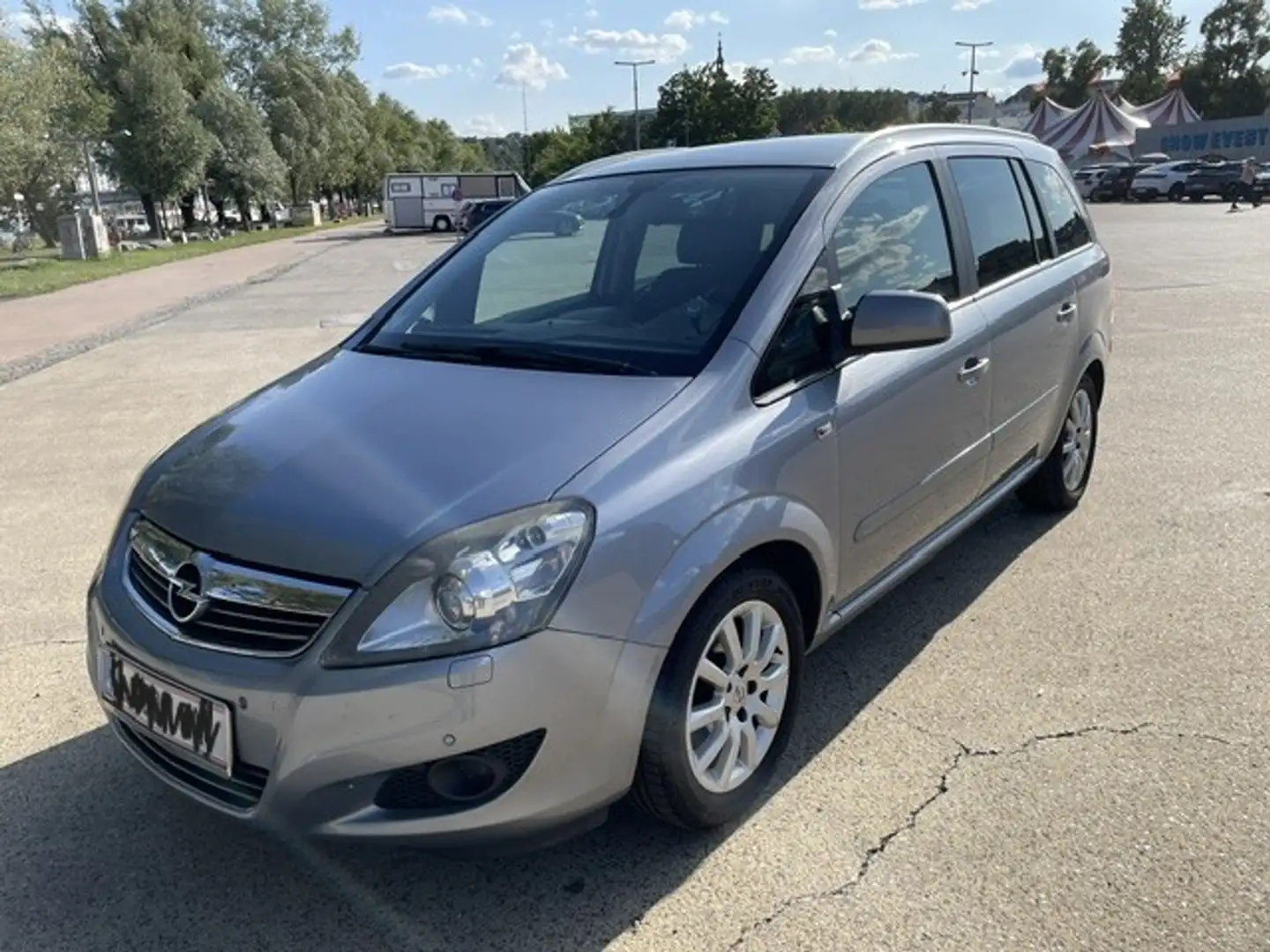 Opel Zafira Opel Zafira Innovation 1.8 Easytronic - Top Ausstattung, 7-Sitzer, Xenon-Kurvenlicht Kombi / Family Van Grau - 2