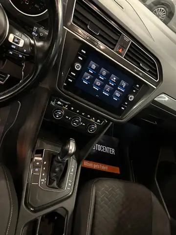 Volkswagen Tiguan view 12