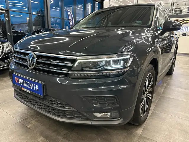 Volkswagen Tiguan view 4