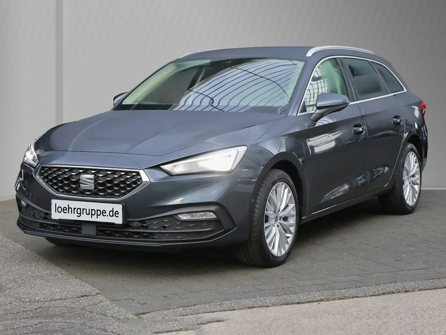 SEAT Leon ST 1.5 eTSI DSG Xcellence Navi/RFK/LED Grau - 2