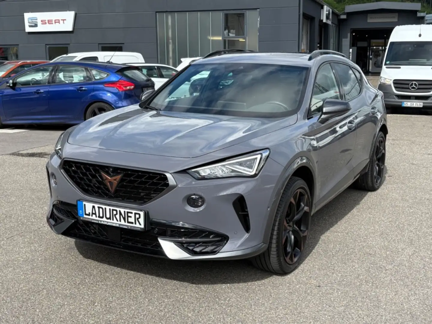 CUPRA Formentor VZ 2.0TSI *PANODACH+COPPER+LEDER+AHK* Grijs - 2