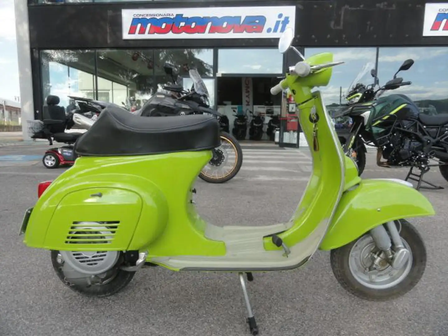 Vespa 50 50 R Groen - 1