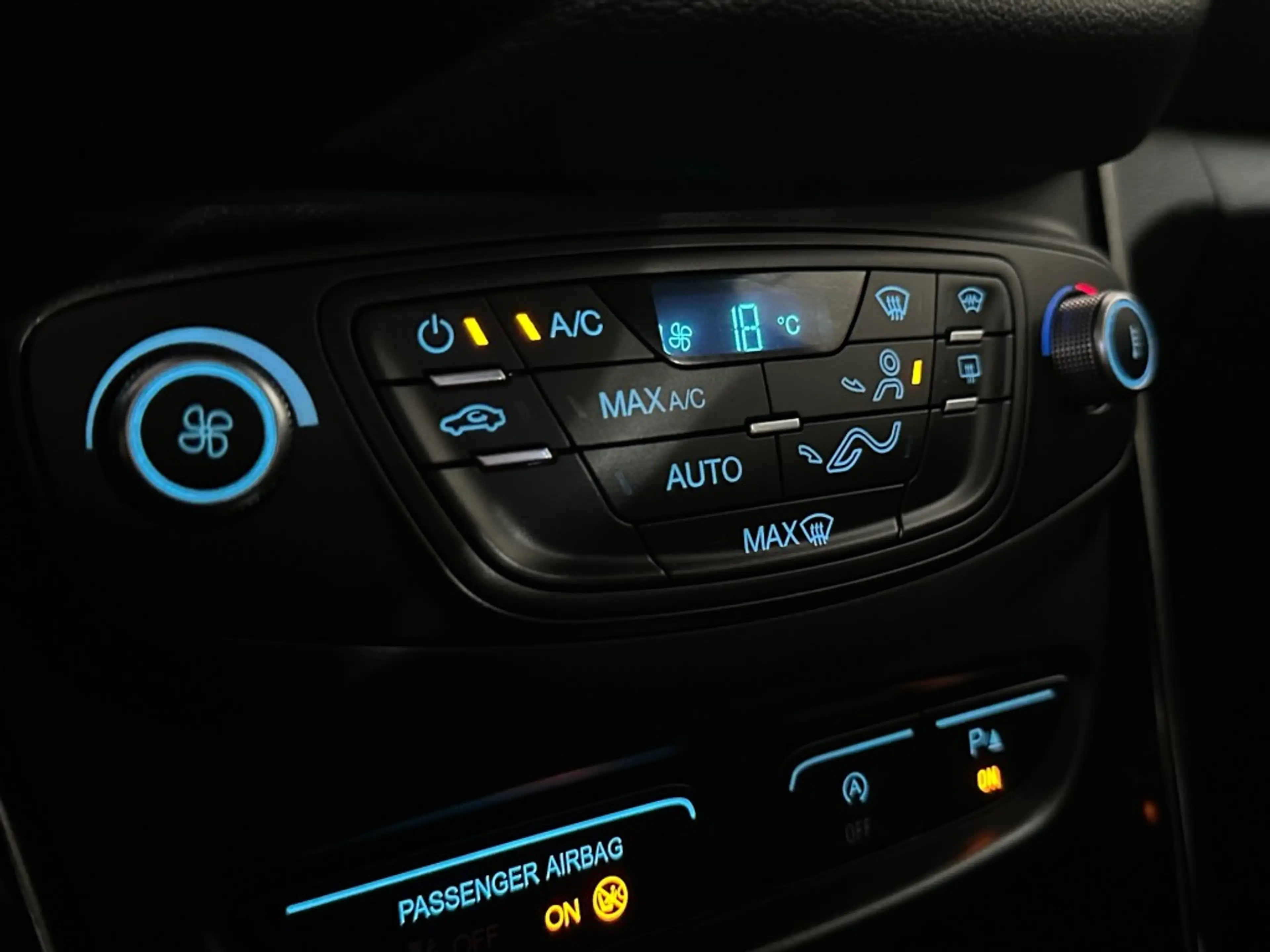 Ford B-Max 1.0 ECOB. TITANIUM l NAP l 5DRS l CAMERA l CRUISE — photo 28