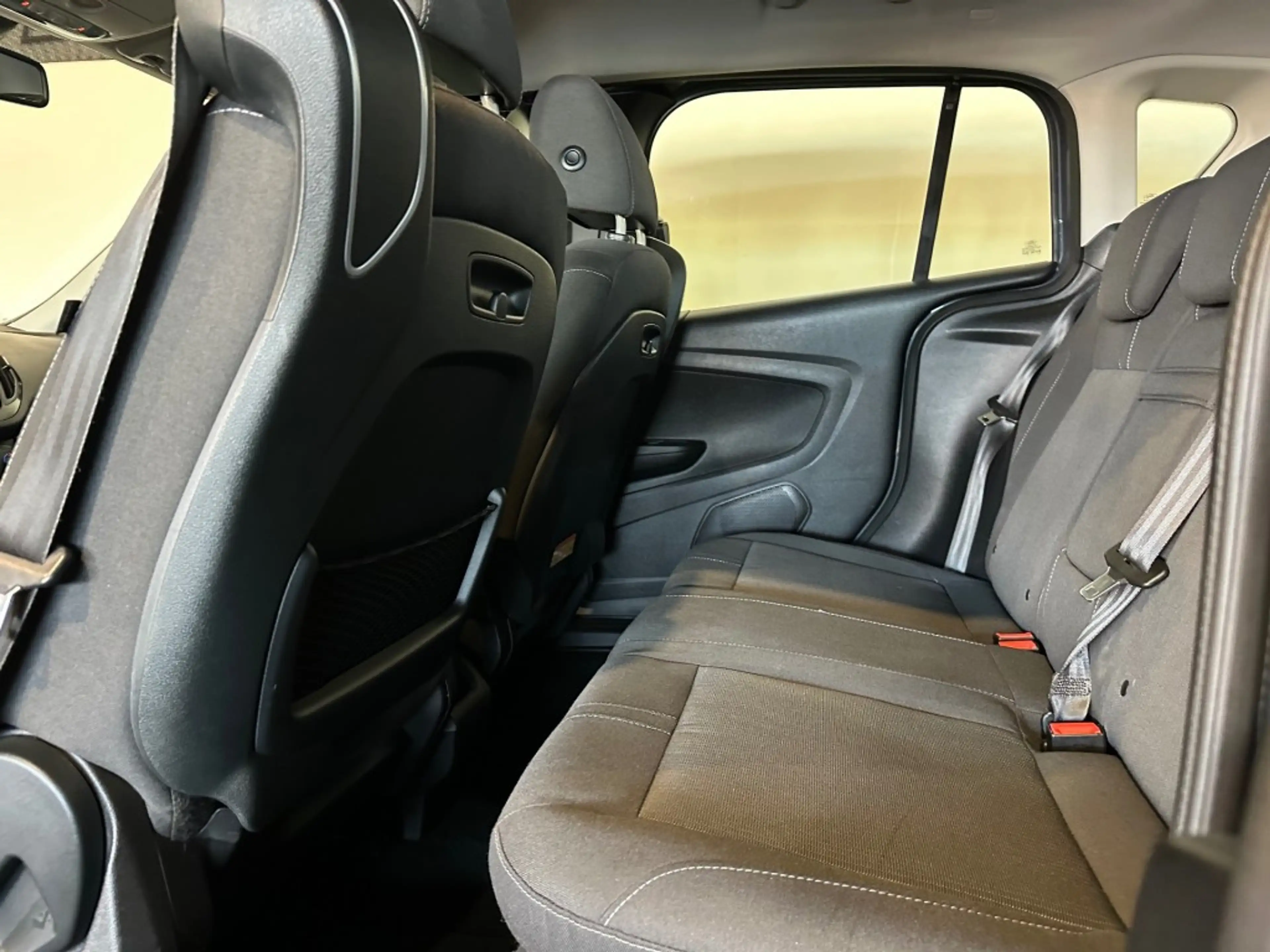 Ford B-Max 1.0 ECOB. TITANIUM l NAP l 5DRS l CAMERA l CRUISE — photo 36