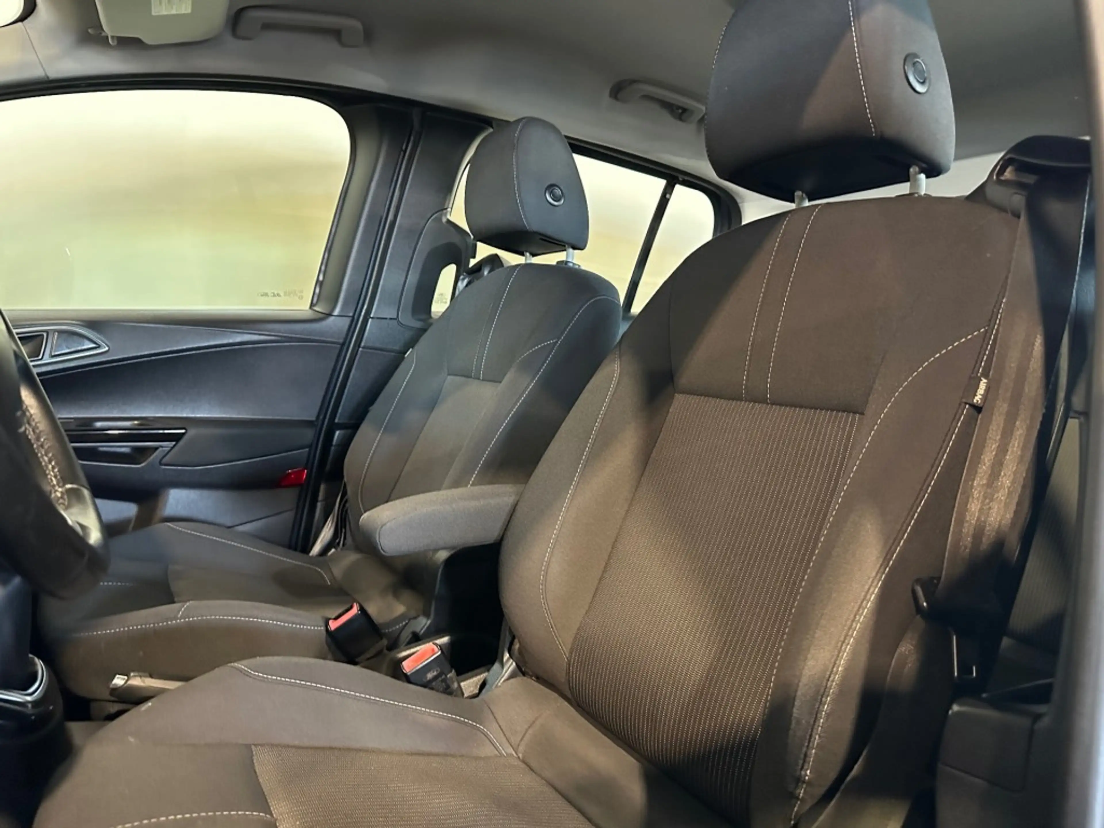 Ford B-Max 1.0 ECOB. TITANIUM l NAP l 5DRS l CAMERA l CRUISE — photo 33