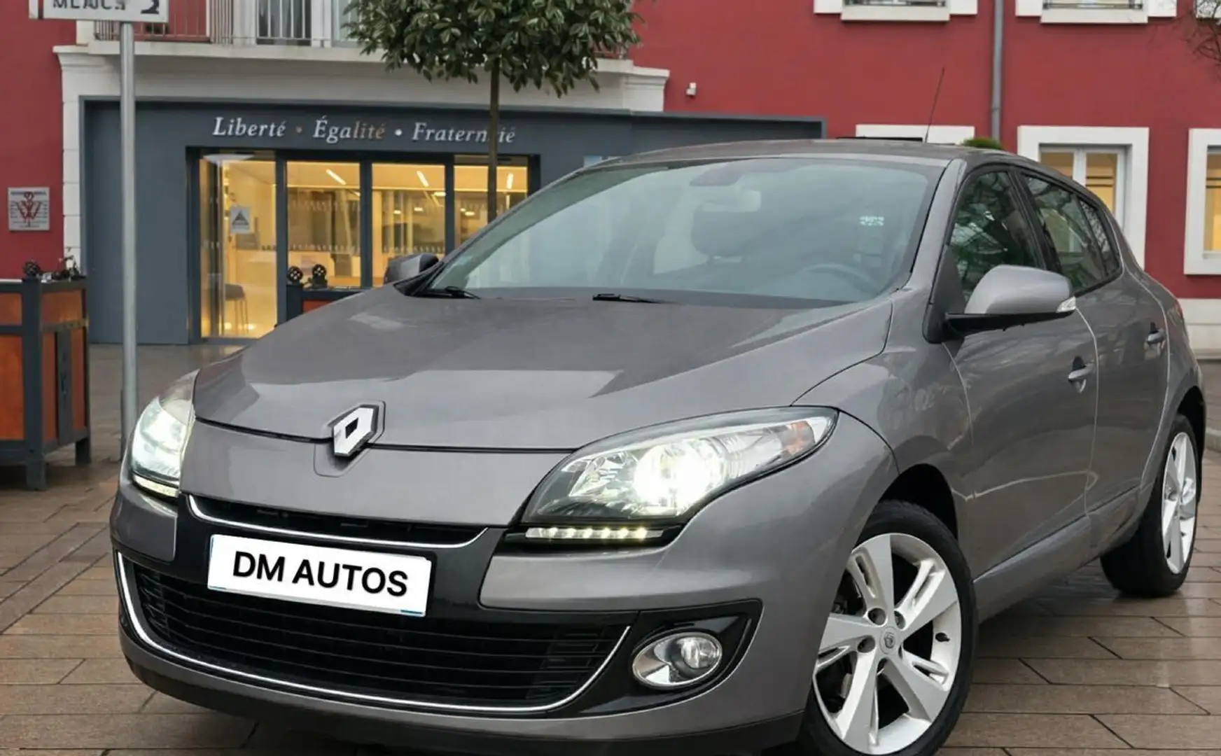 Renault Megane 1.6 dci gps + bluetooth attache remorque 130ch 2013 Gris - 1