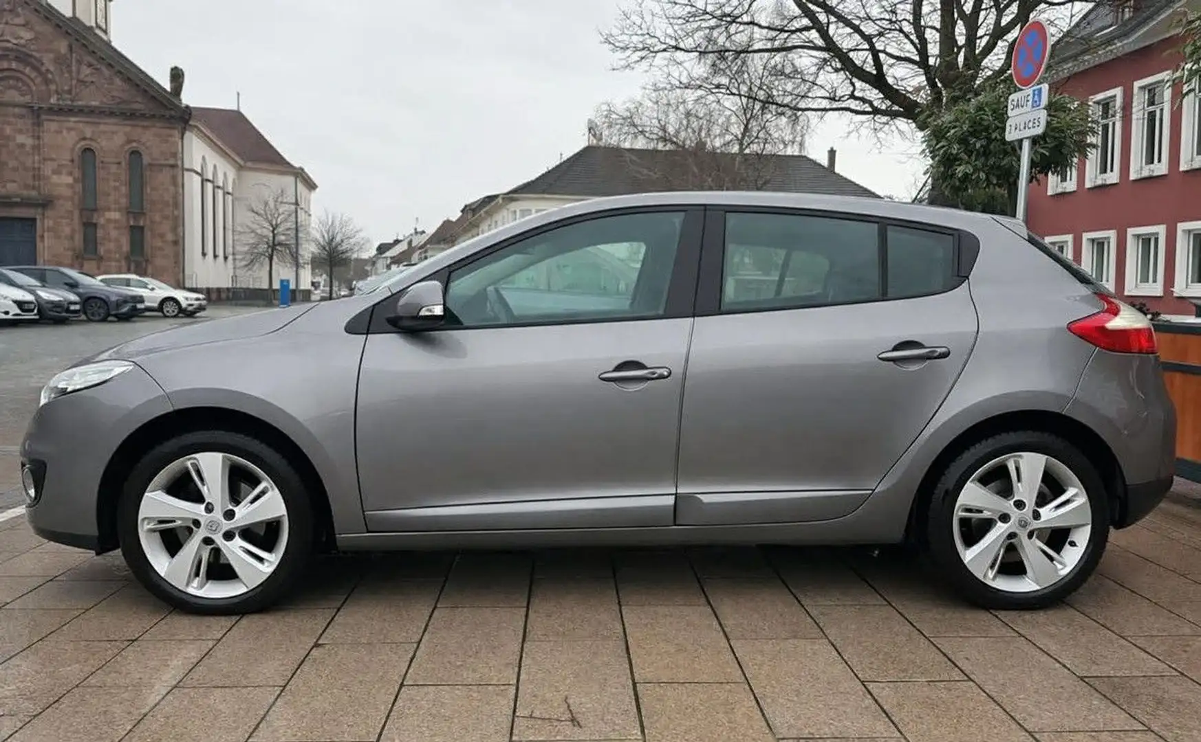 Renault Megane 1.6 dci gps + bluetooth attache remorque 130ch 2013 Gris - 2