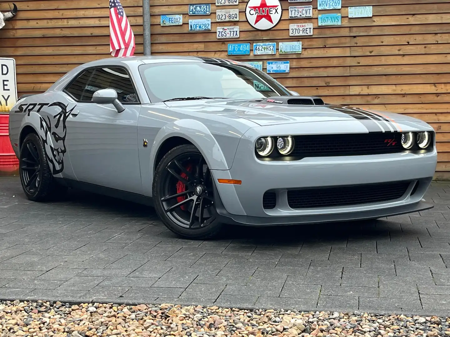Dodge Challenger 6,4 L 392 Shaker SRT Widebody Alpine Grau - 2