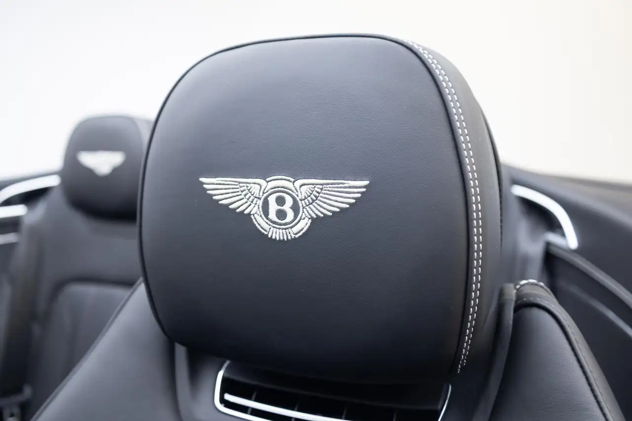 Bentley Continental GTC 2021 — фото 11