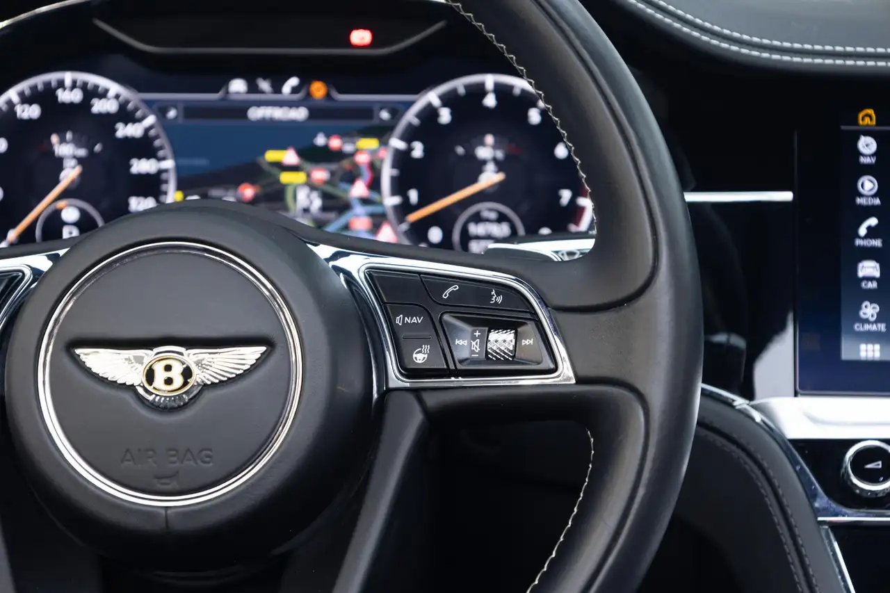 Bentley Continental GTC 2021 — фото 35
