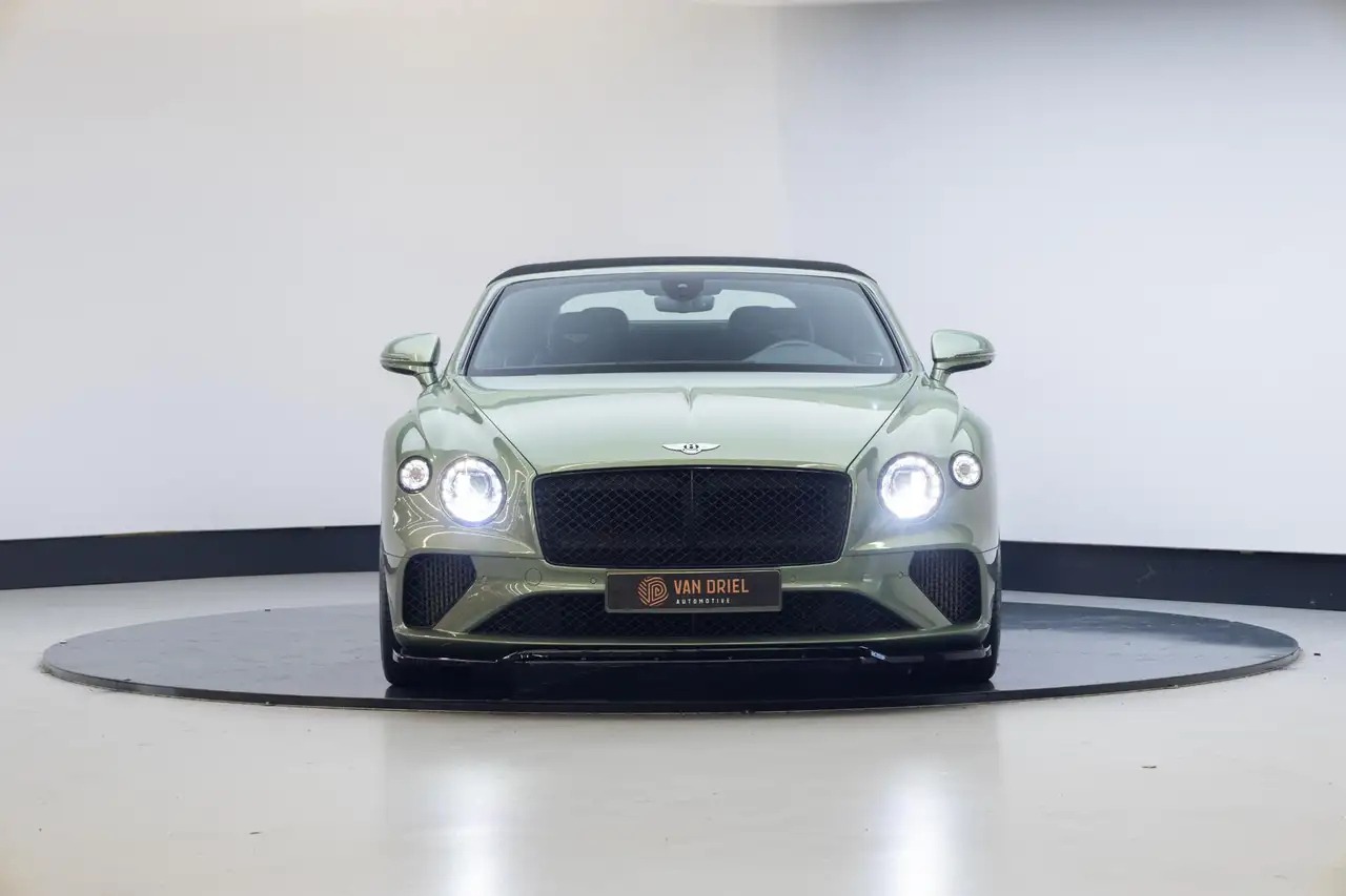 Bentley Continental GTC 2021 — фото 39