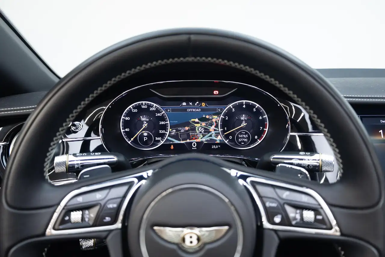 Bentley Continental GTC 2021 — фото 33